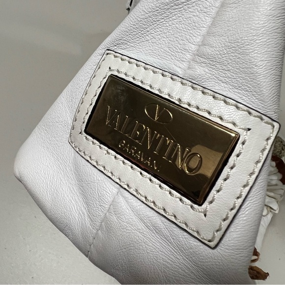 VALENTINO Garavani Floral Applique Leather Tote in White - Picture 10 of 16